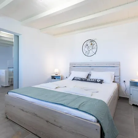 Paros Casa Costa Oro クリシ・アクティ